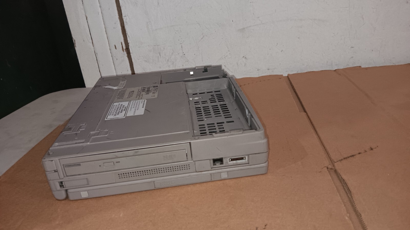 Vintage Retro Toshiba Tecra 780CDM Laptop Intel P2 @ 266 MHz 13.3″ LCD Screen CD