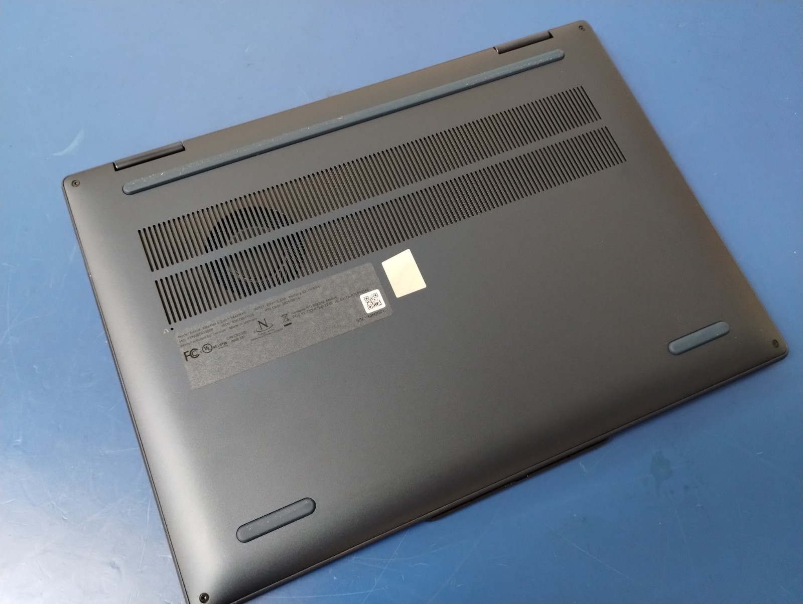 Lenovo IdeaPad 5 2-in-1 14AKP10, AMD Ryzen AI 7 350, 16 GB RAM, 1 TB NVMe SSD