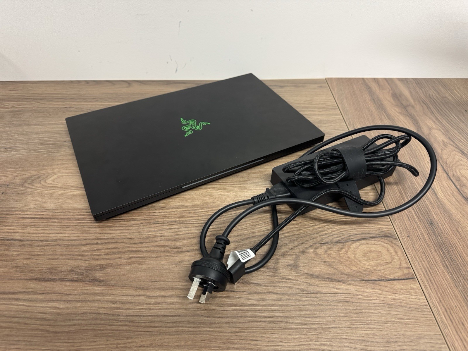Razer Blade 15.6″ RZ09 FHD 300Hz i7-10875H RTX2070 512GB 16GB W10H Gaming Laptop