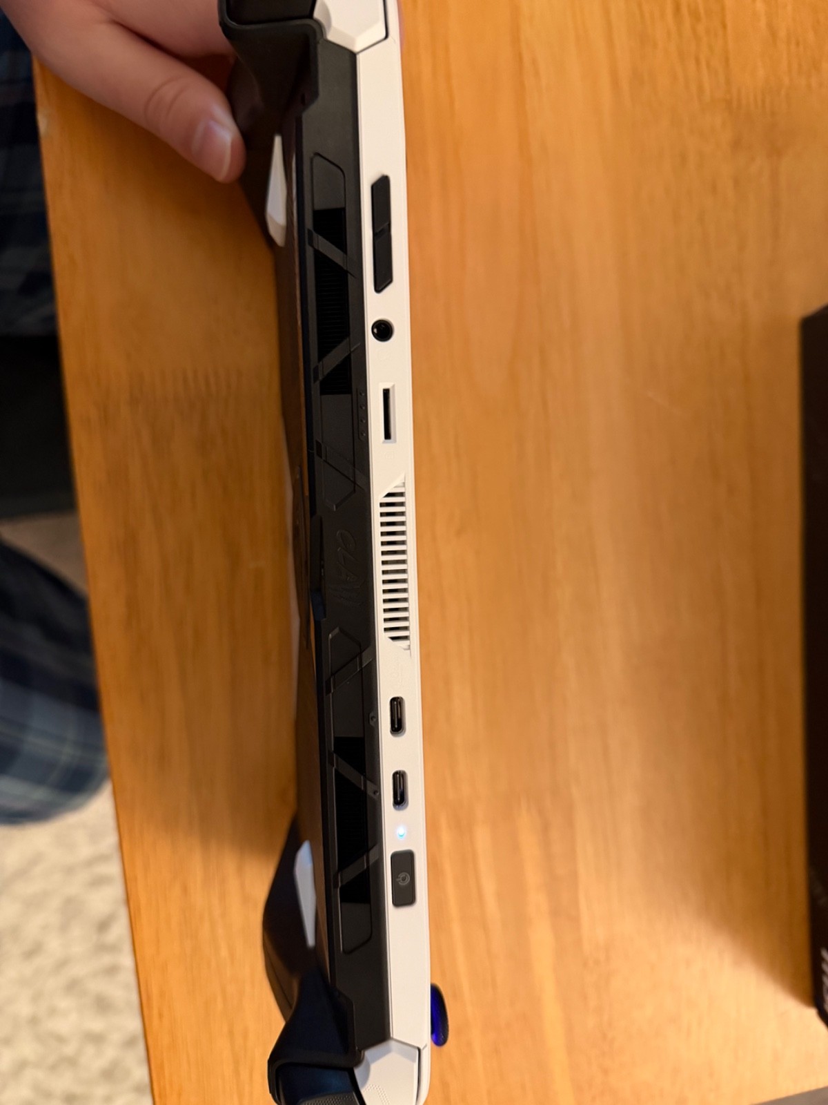 MSI Claw A8 BZ2EM (AMD Ryzen Z2 Extreme, 24GB RAM, 1TB Bazzite, Excellent Cond.