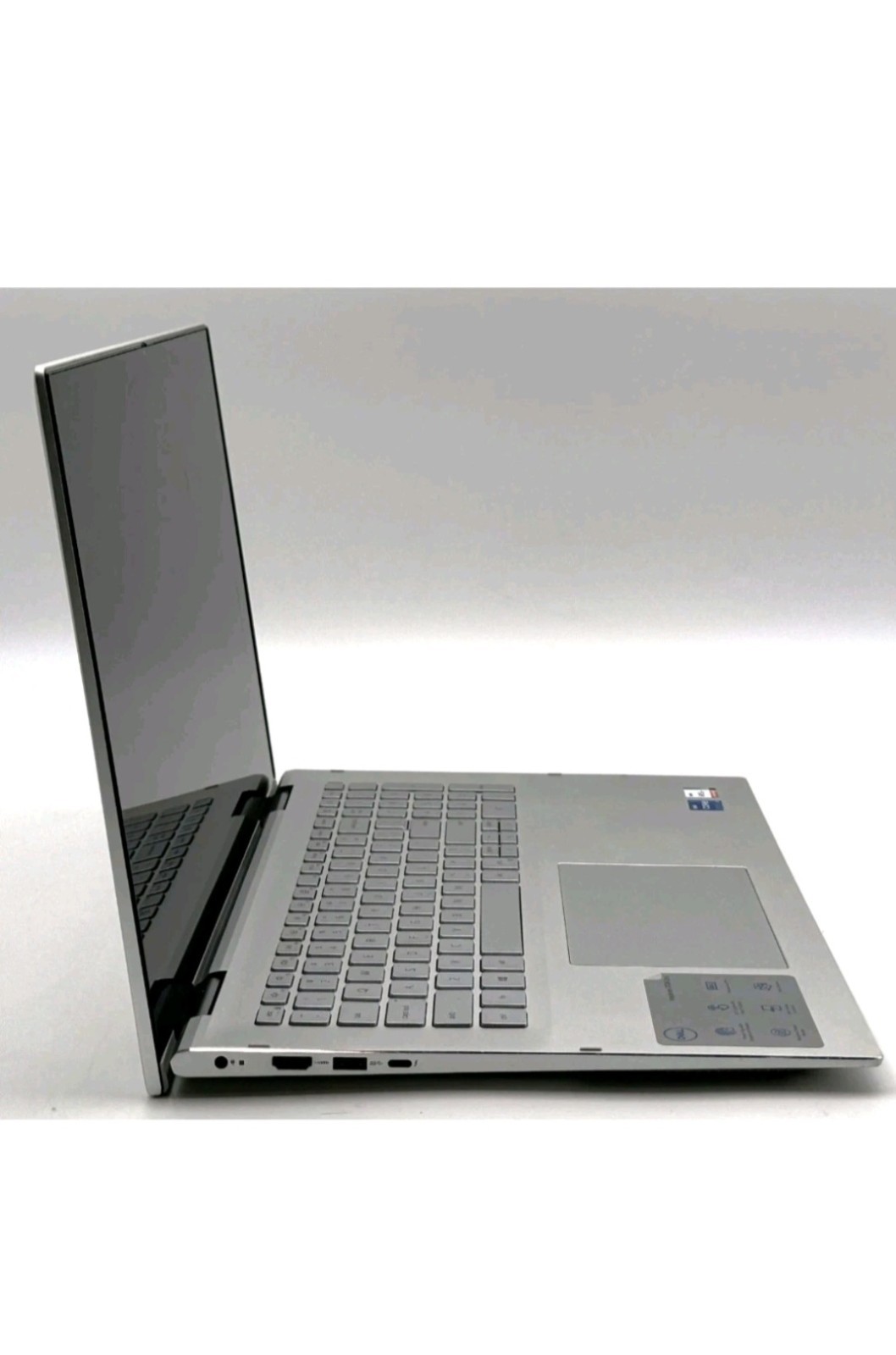 Dell Inspiron 7706 – 17″ – i7-1165G7 – 8GB RAM – 256GB SSD