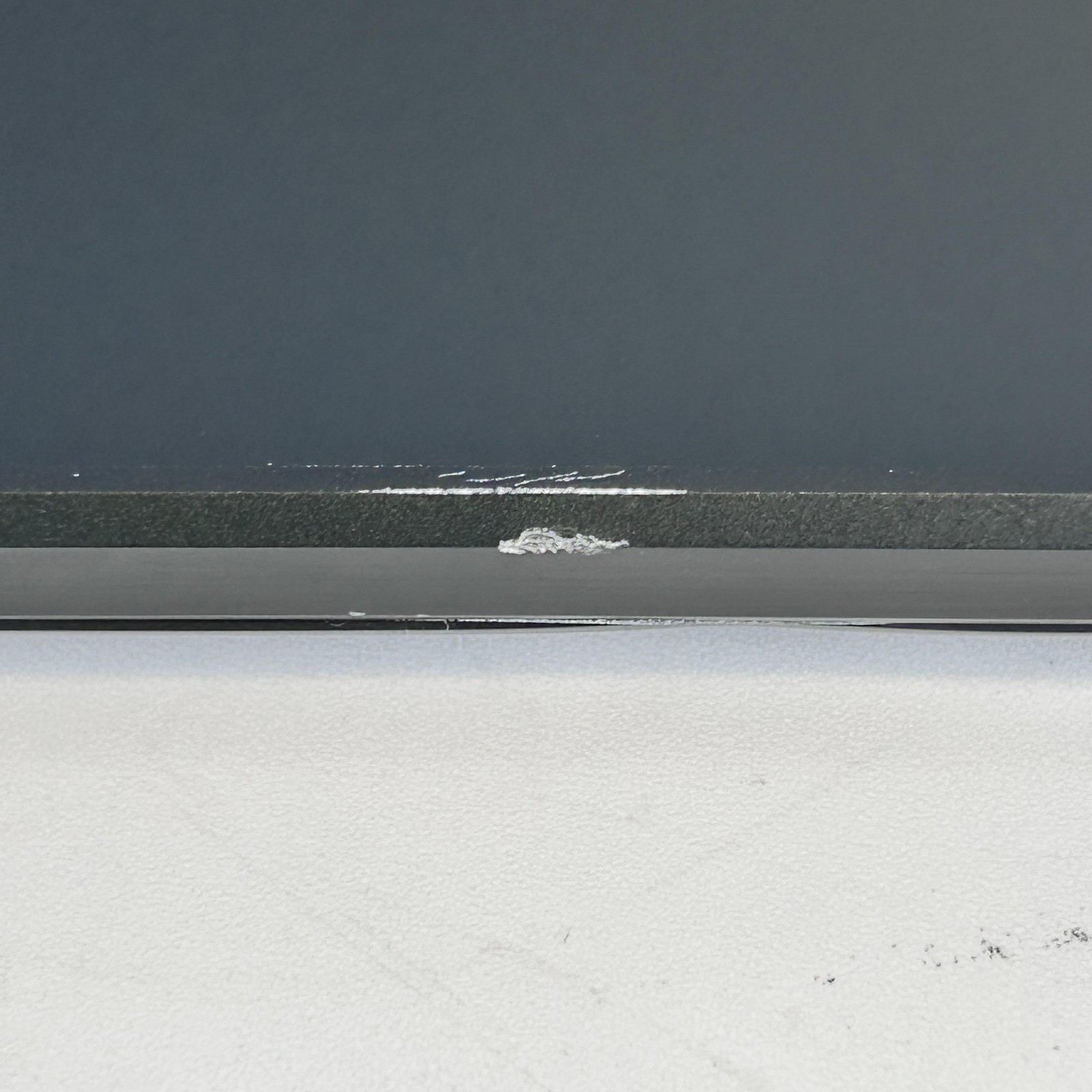 Razer Blade 14 120Hz QHD+ 2.0 GHz Ryzen AI 9 365 32GB 1TB RTX 5070 LCD Damage