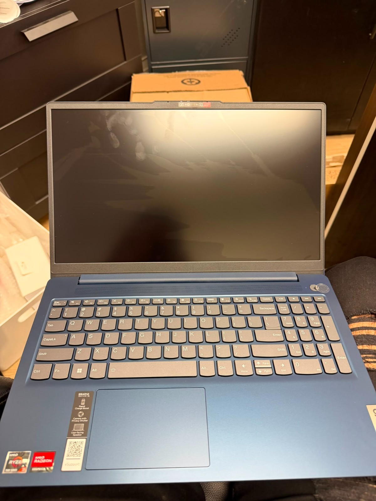 Lenovo IdeaPad Slim 3 15.6″ AMD Ryzen 3 7320U/8GB/512GB **Read Ad**