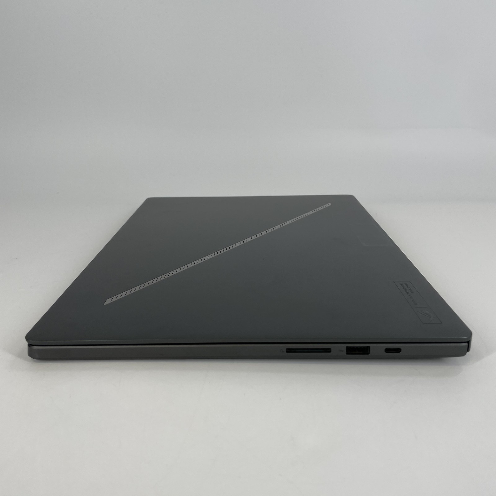 Asus ROG Zephyrus G16 GU605 240Hz QHD+ 2.5GHz Ultra 9 185H 16GB 1TB SSD RTX 4070