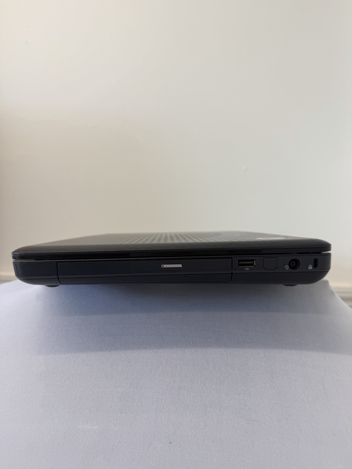 HP G62-340US Laptop – Unknown if Screen is Good – AMD – Read Des