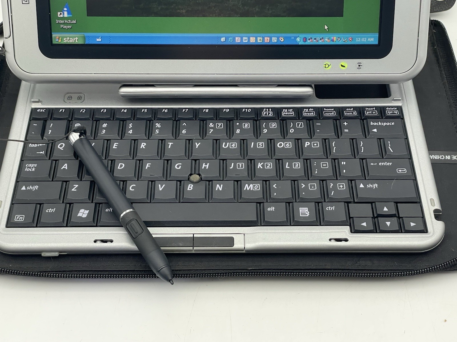 HP TC1100 Windows XP Tablet 1.00GHz w/ Pen , Keyboard Dock and Case
