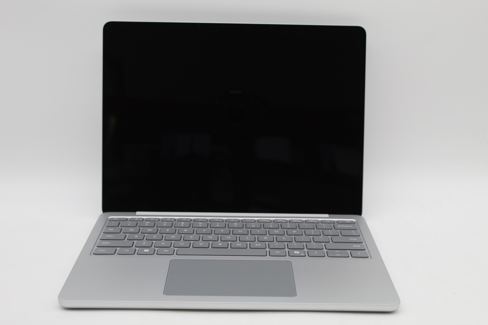 Microsoft Surface Laptop 13″ Snapdragon X Plus 16GB 256GB – Platinum PC1795756
