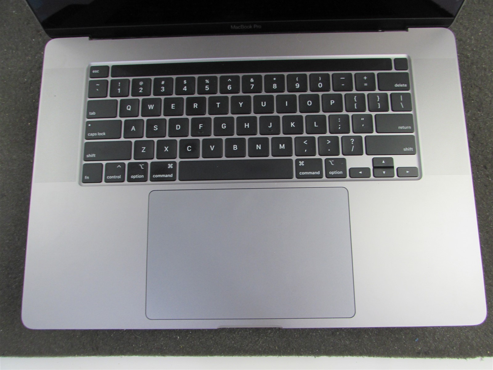 APPLE MACBOOK PRO A2141 3072X1920 I9-9980Hk 1TB SSD 32GB RAM AMD GPU NO O.S