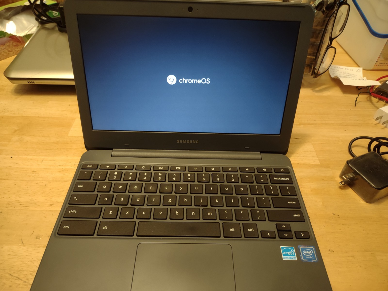 Samsung Chromebook XE501C13-K01US 11.6″ Intel Celeron 2GB Gray w/ Charger
