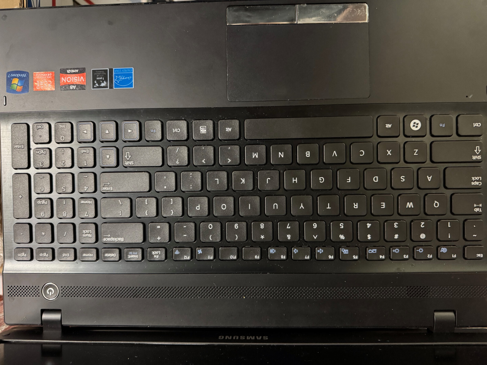 Samsung Notebook, Win 7 Compatible, Quad Core AMD Radeon A8(Untested/For Parts)