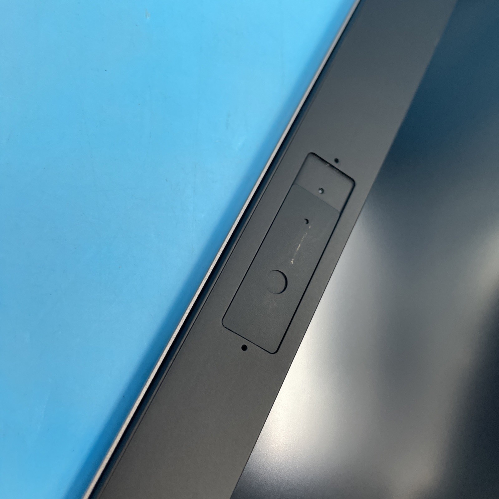 HP ZBook Studio G5 | i7-8850H | 32GB RAM | 512GB SSD | P1000 | NO OS | 65% BATT