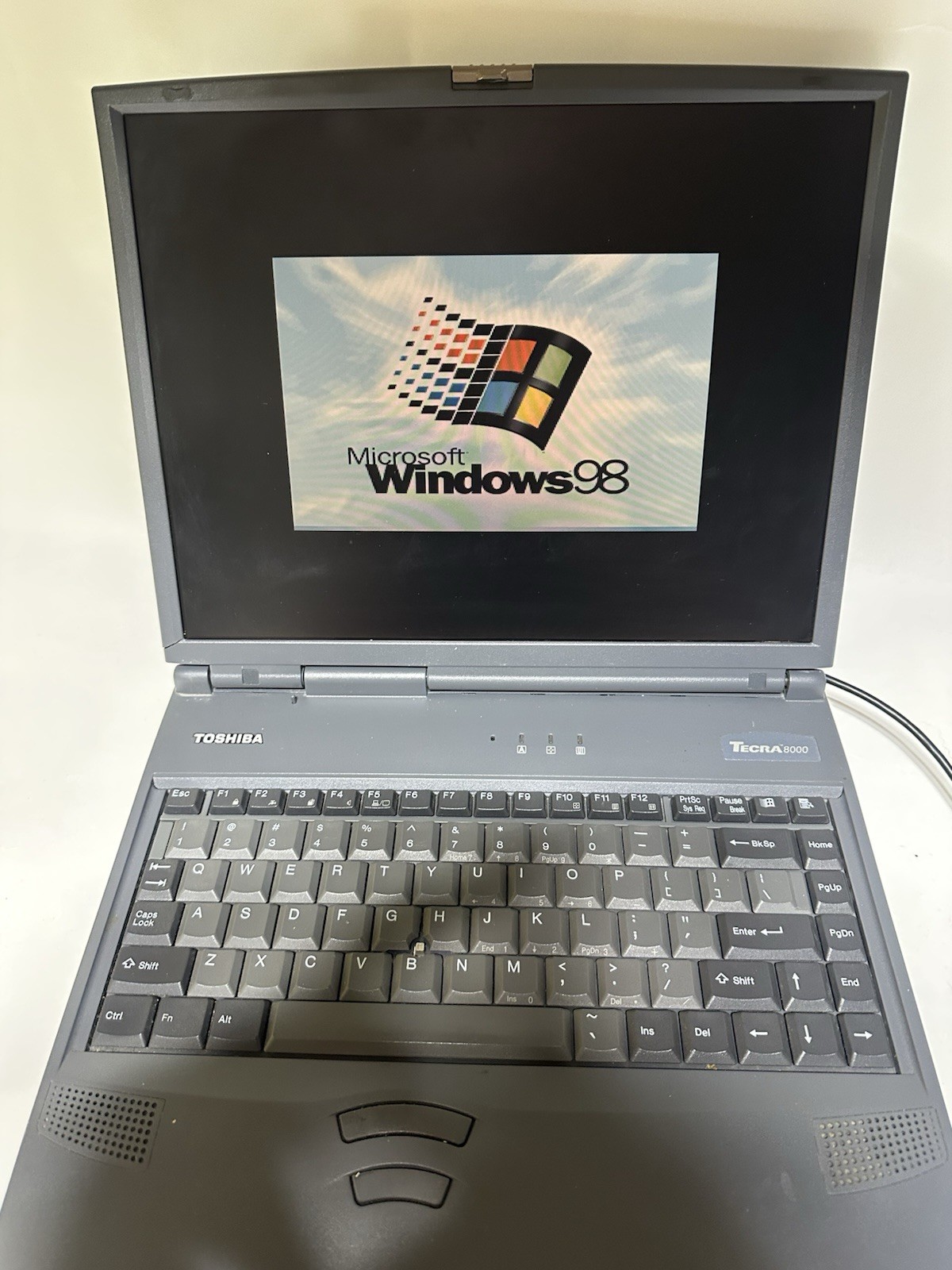 Vintage Toshiba Tecra 8000 PII 14.1″ 8GB Laptop Notebook Computer Windows 98