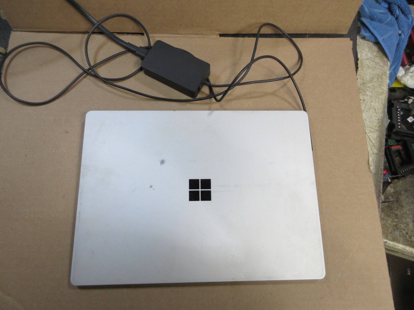 Microsoft Surface Laptop 1769 i5-7200U 256GB SSD 8GB RAM NO OS