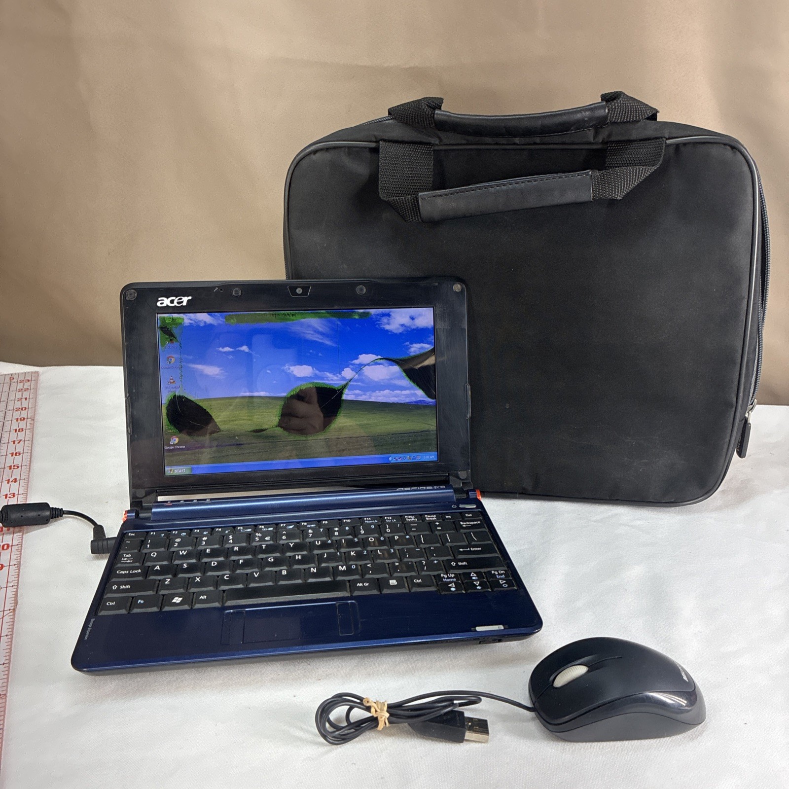 Acer One Mini Laptop Computer Windows Xp W/Mouse, Power Cord, & Carry Bag