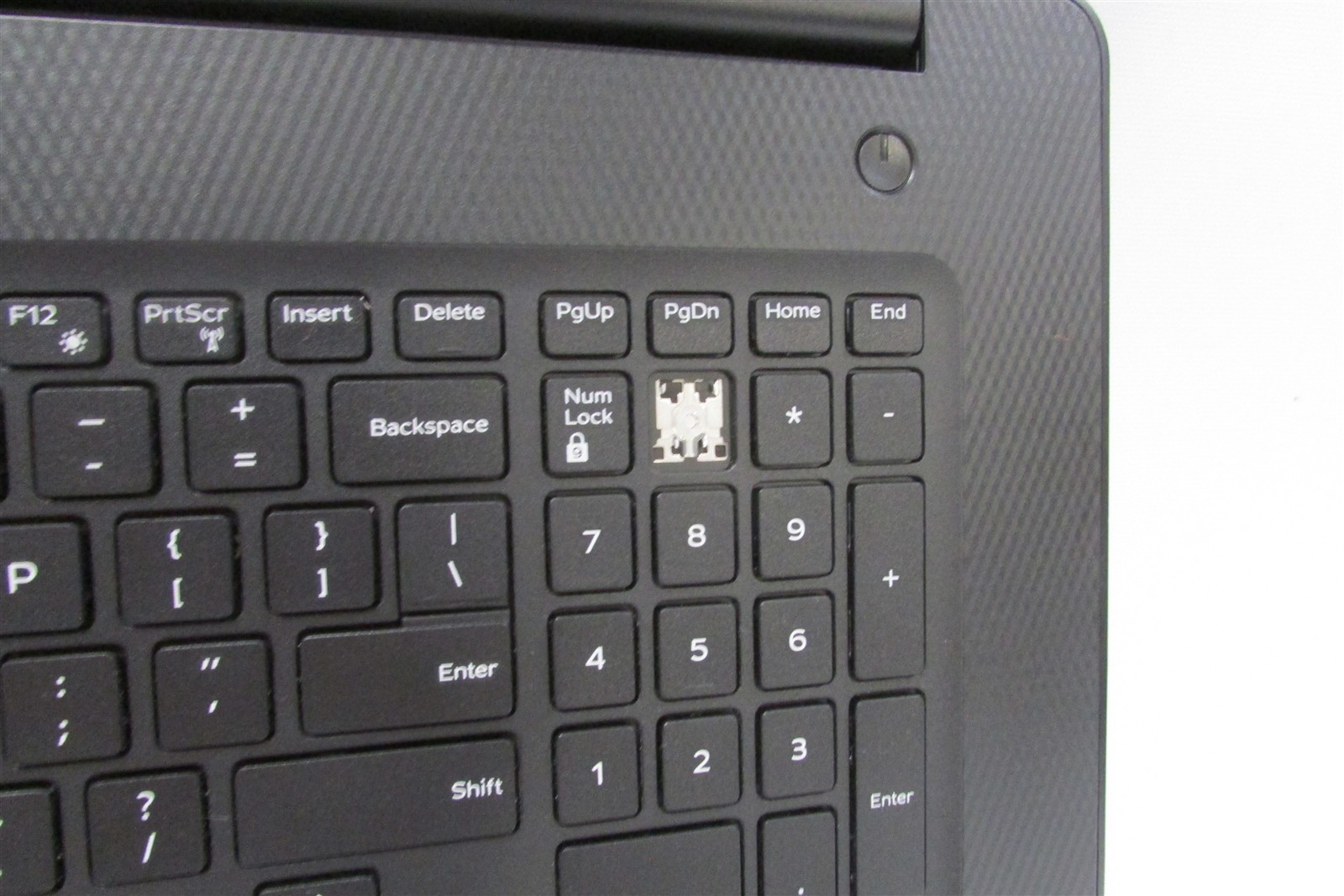 Dell Inspiron 3793 i7-1065G7 1.3GHz 16GB RAM 256GB NVME 17.3″ W11P DMG/MISS KEY