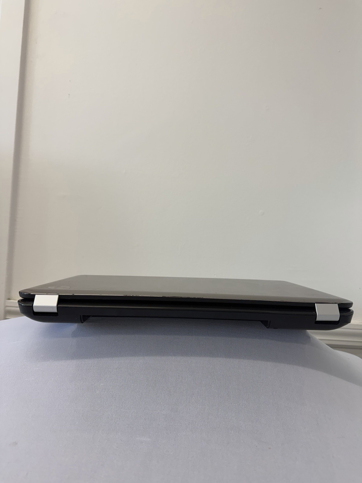 HP Pavillion g6-1a75dx Laptop – Screen Leaking Light – Intel i3-M380 – Read Des
