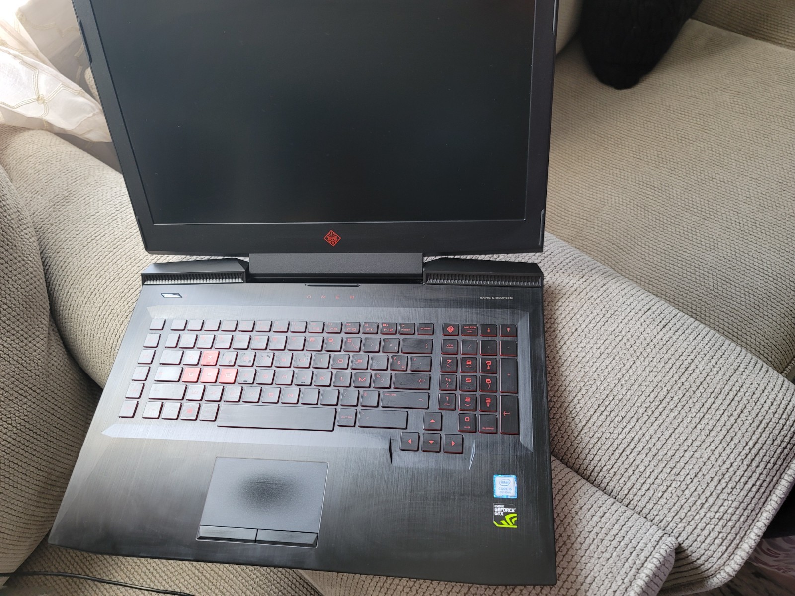 HP OMEN 17 in Gaming Laptop i5-8300H |GTX 1050 16GB RAM | 256GB SSD | 1080p FHD