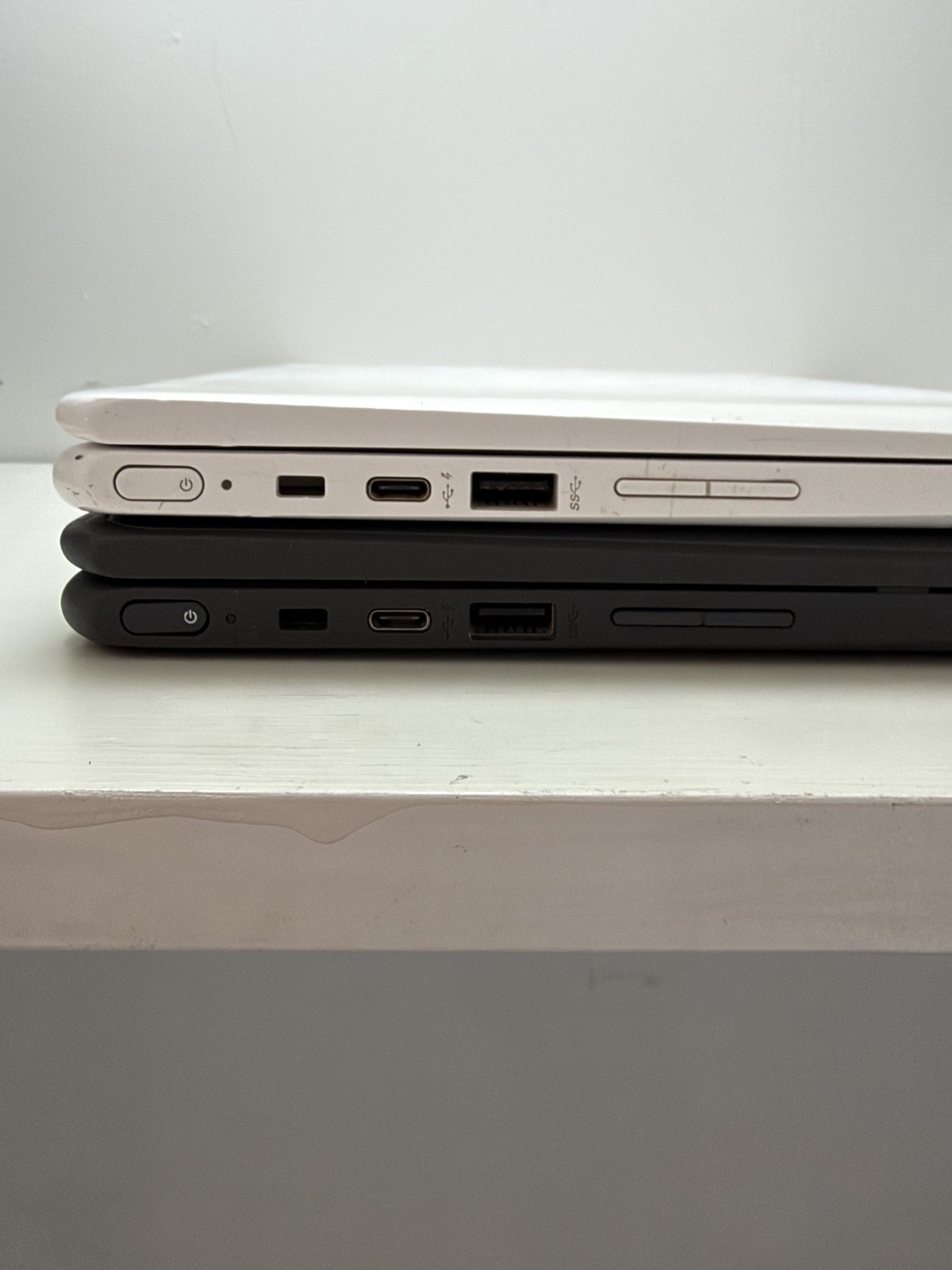 Lot Of 2 – White/Black – HP Chromebook x360 (11-ae131nr, 11-ae027nr)