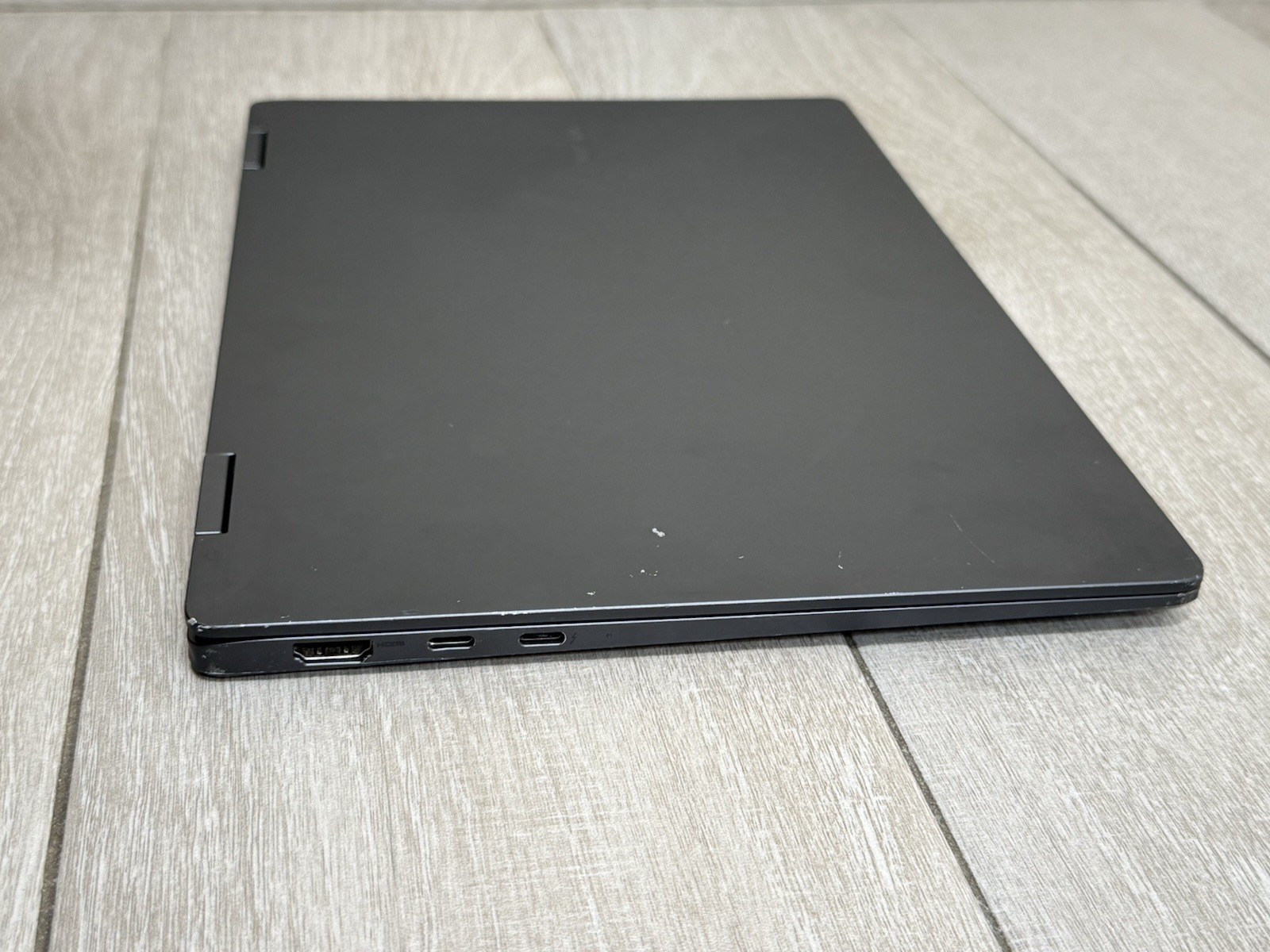 Samsung Galaxy Book2 13.3″ – AMOLED – Core i5-1235U 8GB RAM 256GB SSD Touch
