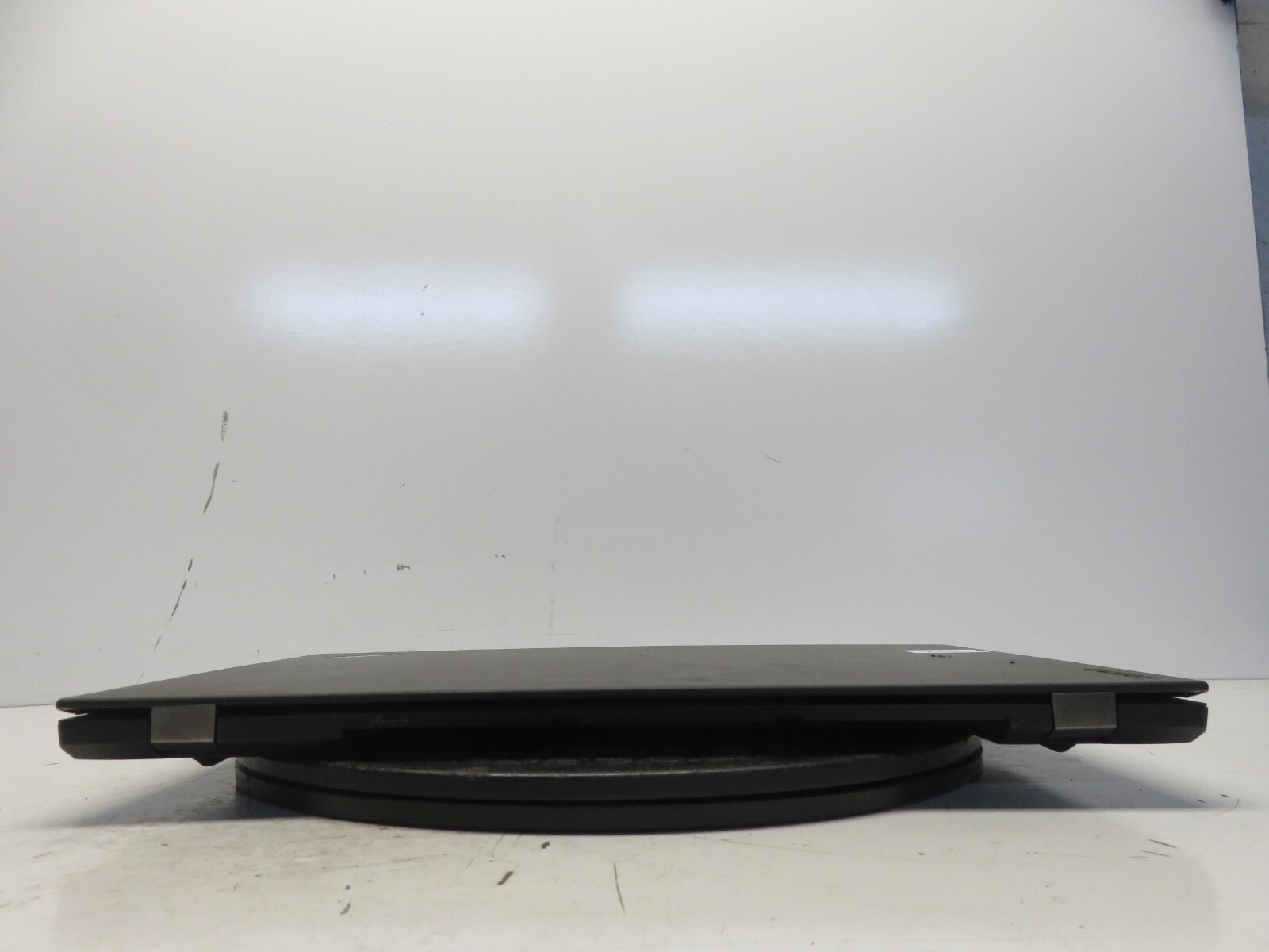 Lenovo ThinkPad T580 Intel i5-8350U 1.7GHz 8 GB NO HDD No Batt