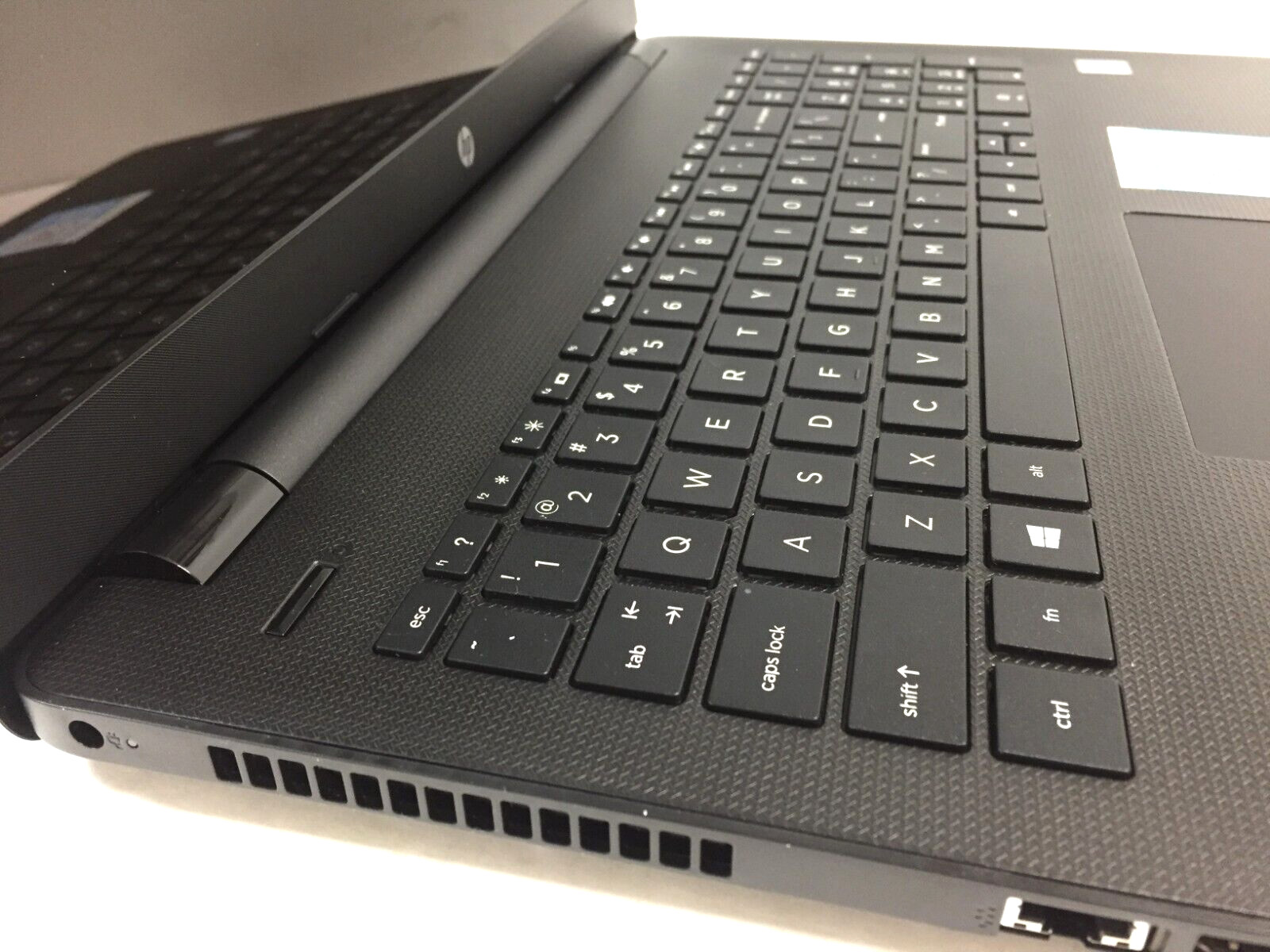 HP 15-bs289wm 4ND16UA Laptop 15.6″ Touchscreen/N5000/8GB RAM/256GB SSD/W10 Black