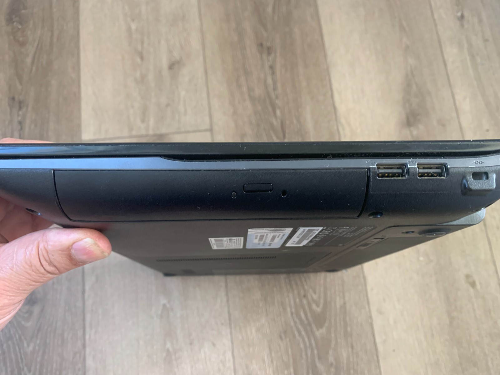 Samsung NP300E5A-A02UB 15.6″ Intel Core i3-2350M 2.30GHz 6GB RAM 320GB HDD Win10
