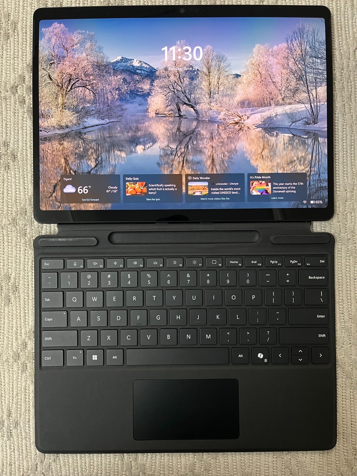 Microsoft Surface Pro 11 2076 13″ OLED Snapdragon Elite 16GB 1TB w/ Keyboard