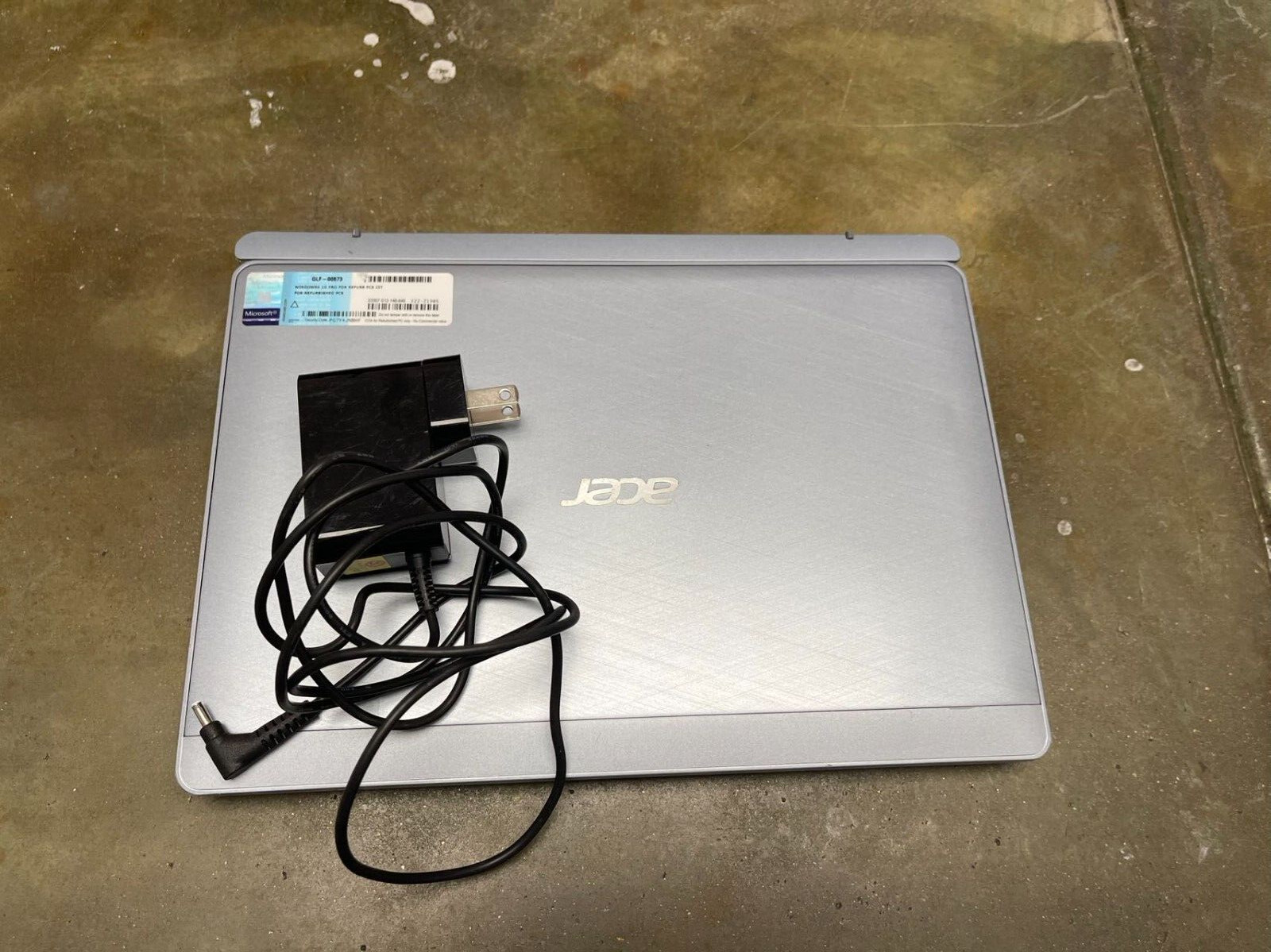 Acer Aspire SW5-012 2-in-1 Multi-Touch Laptop tablet 1.33 GHz 2GB Ram 60GB SSD