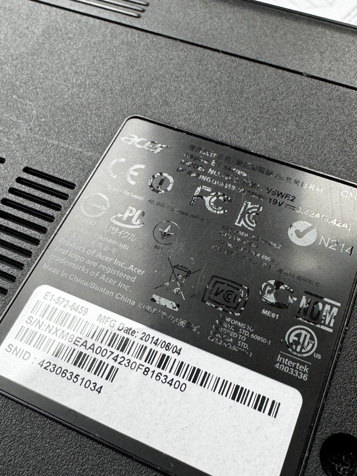 Acer Aspire E1-572 15,6″ I3-4010U 4GB 500GB 1.7 CPU Works Bad Keyboard