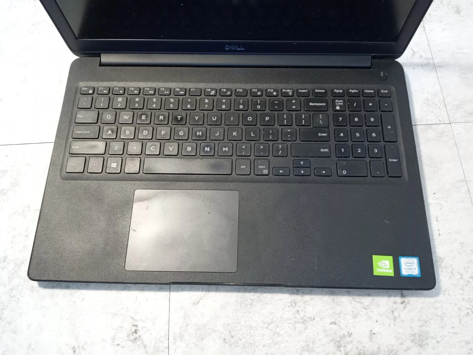 Dell Latitude 3500 i7-8565U 8GB RAM 256GB SSD NVIDIA M130 Win 11 Office 2021