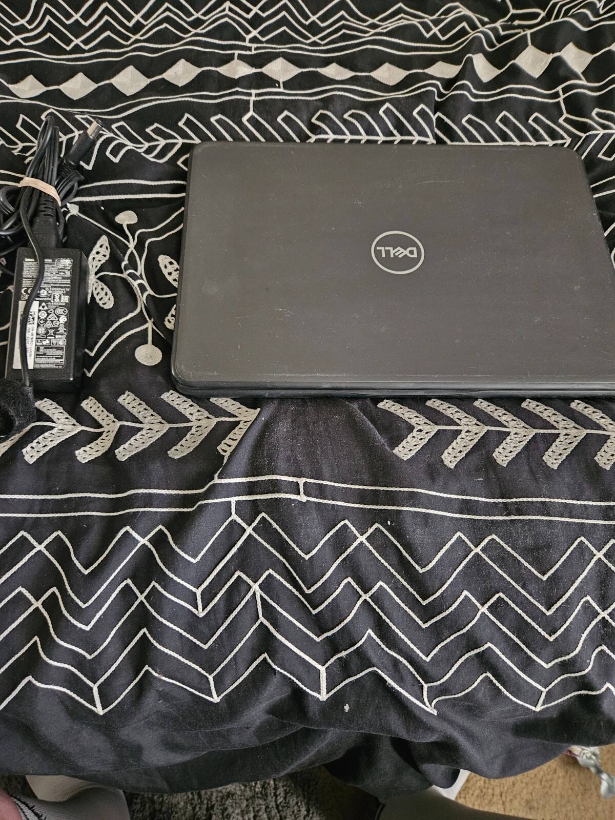 DELL Latitude 3300 13.3″ Core i3 7th Gen 8GB RAM 256GB SSD Win 11 Pro + Charger
