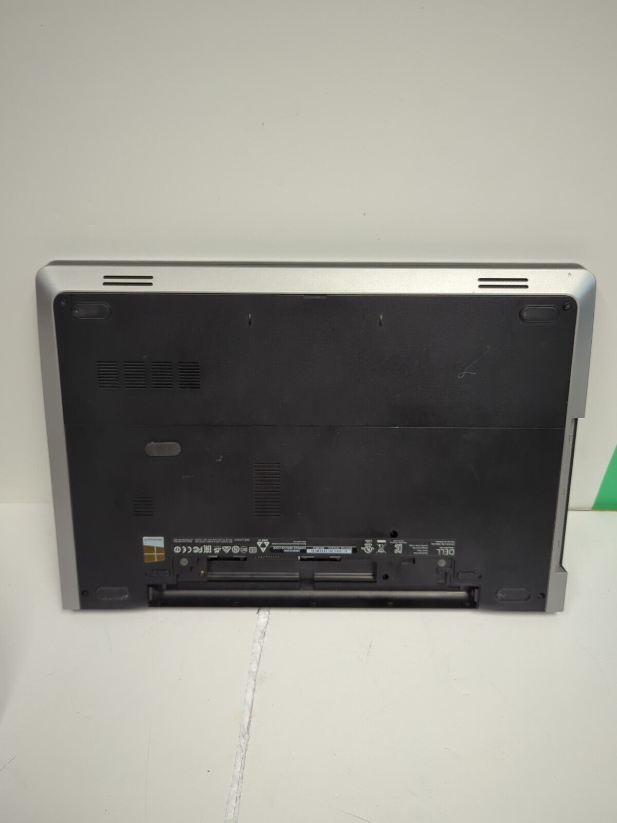 (For Parts) DELL INSPIRON 17 5000 SERIES laptop (Service Tag: D6L6B12)