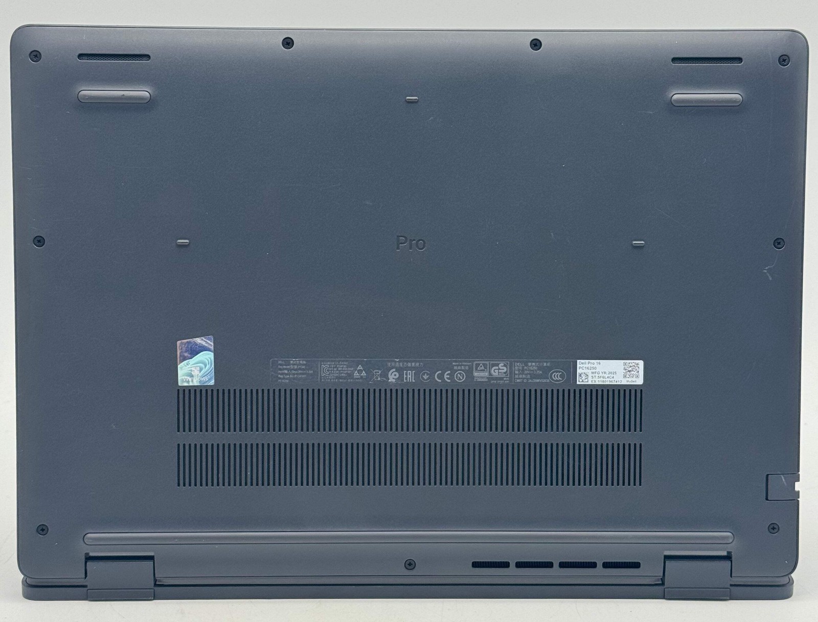 Dell Pro 16 PC16250 16″ Core 3 8GB 256GB SSD Black Used