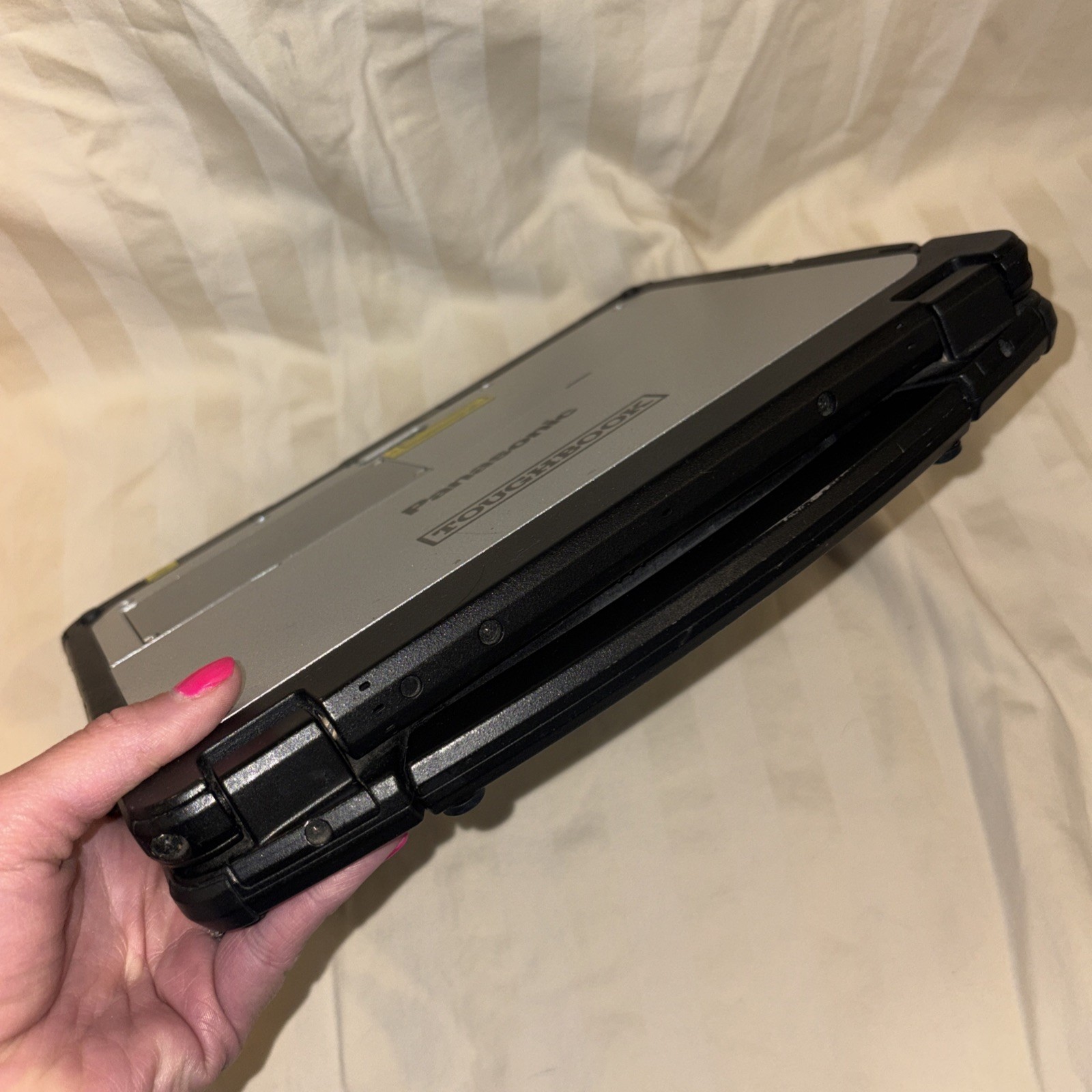 Panasonic Toughbook CF-20 i5-7Y57 1.2GHz 8GB, 512GB SSD, Win 10 Pro
