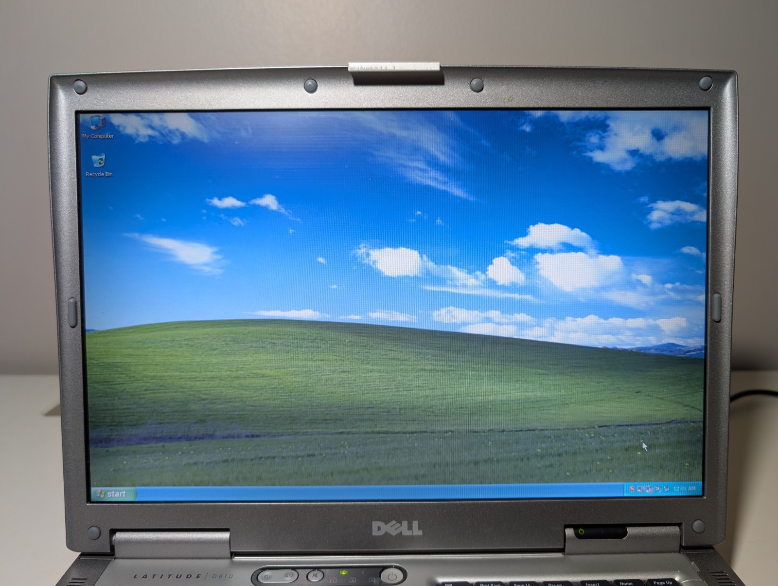 15″ Dell Latitude D810 | Pentium M 30GB HDD | ATI DVD Win XP 32-Bit Serial Port