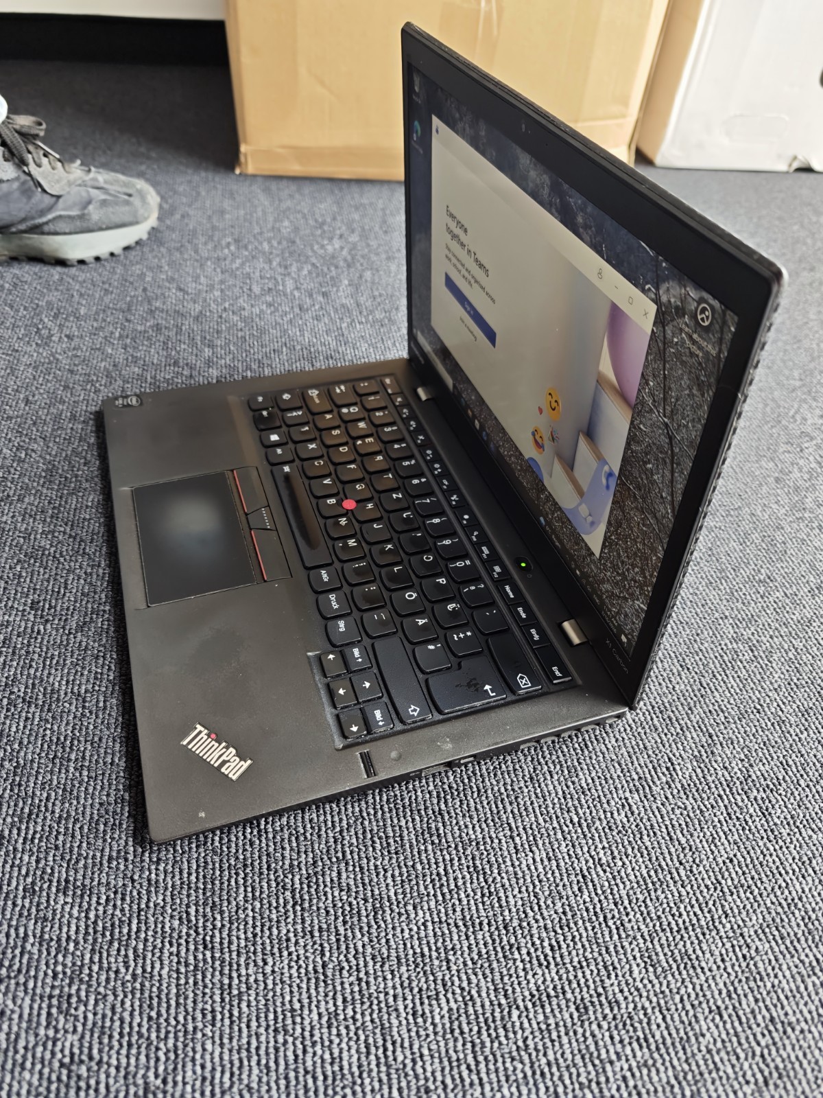 Lenovo ThinkPad X1 Carbon i5. Gen 5 inch (256GB SSD, Intel Core i5 5th Gen,) No R