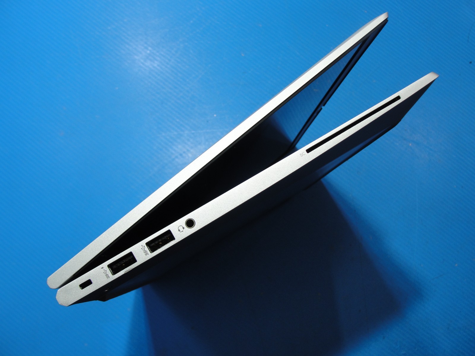 HP EliteBook 840 G7 14”FHD Intel i7-10610U 1.8GHz 8GB RAM 256GB SSD+ Charger
