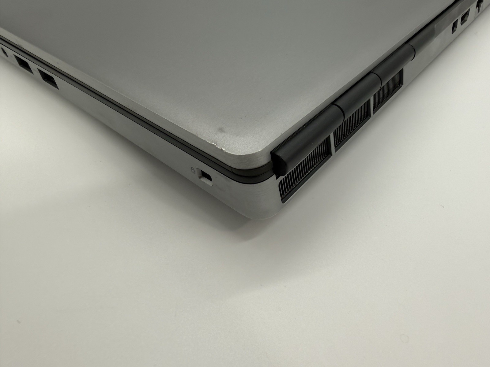 Dell Precision 7750 17.3″ 4K Laptop i7-10850H 16GB 512GB SSD Quadro RTX 5000