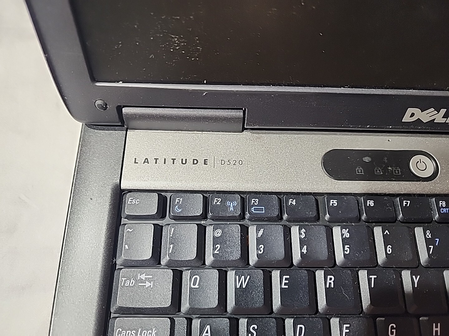 dell latitude d520 Amd D560 laptop And Batteries