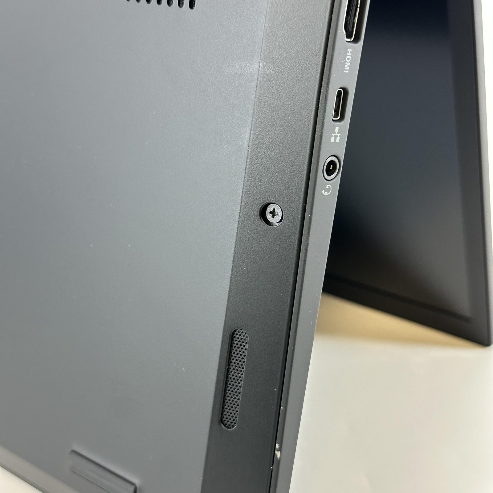 Lenovo ThinkPad P1 Gen 2 15.6 FHD i9-9880H 2.30GHz 16GB 512GB SSD Quadro T2000