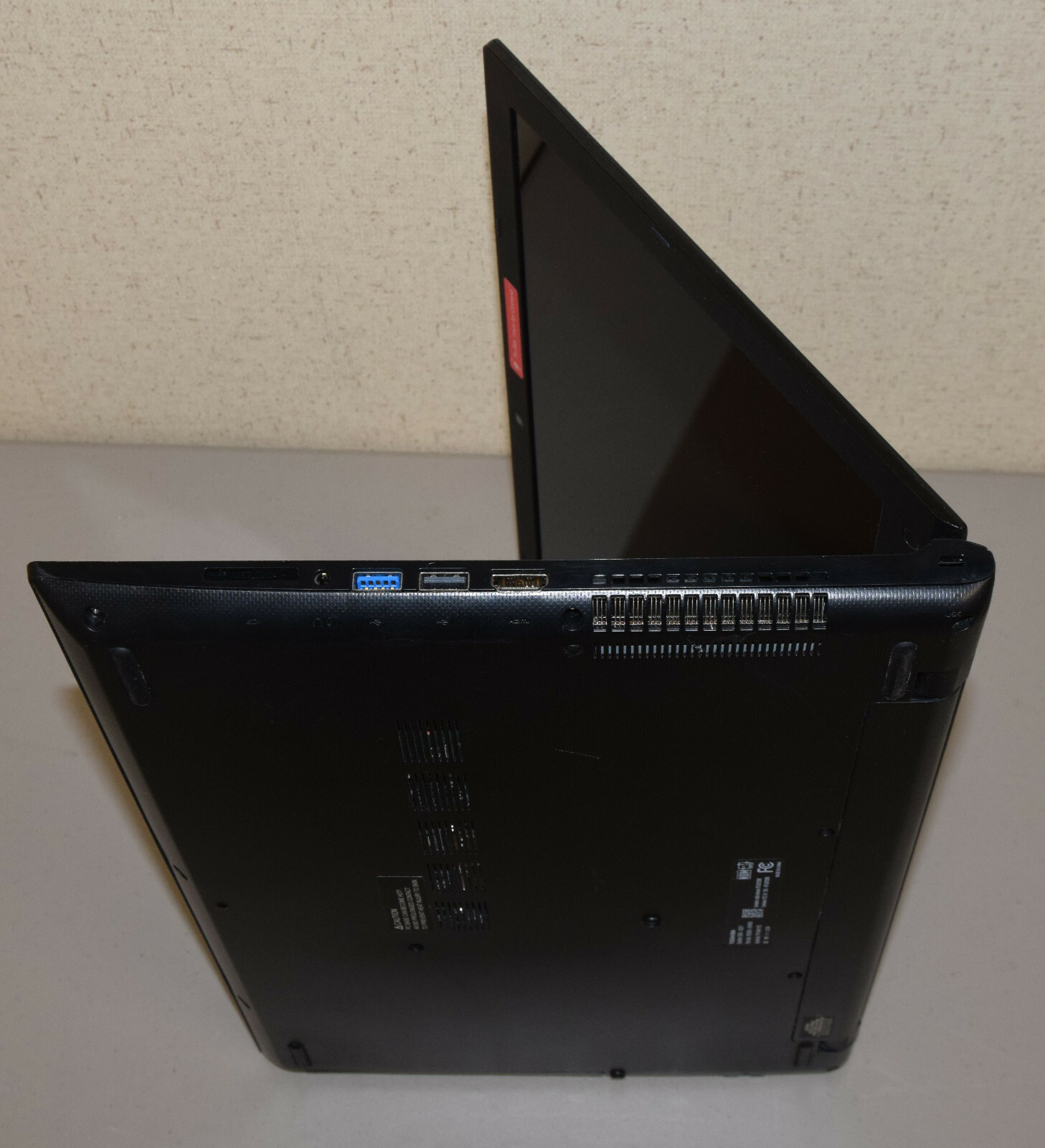 FLAWED LCD Toshiba Satellite C55D-C5271 15.6″ AMD A4-7210 1.8GHz Quad Core 8GB