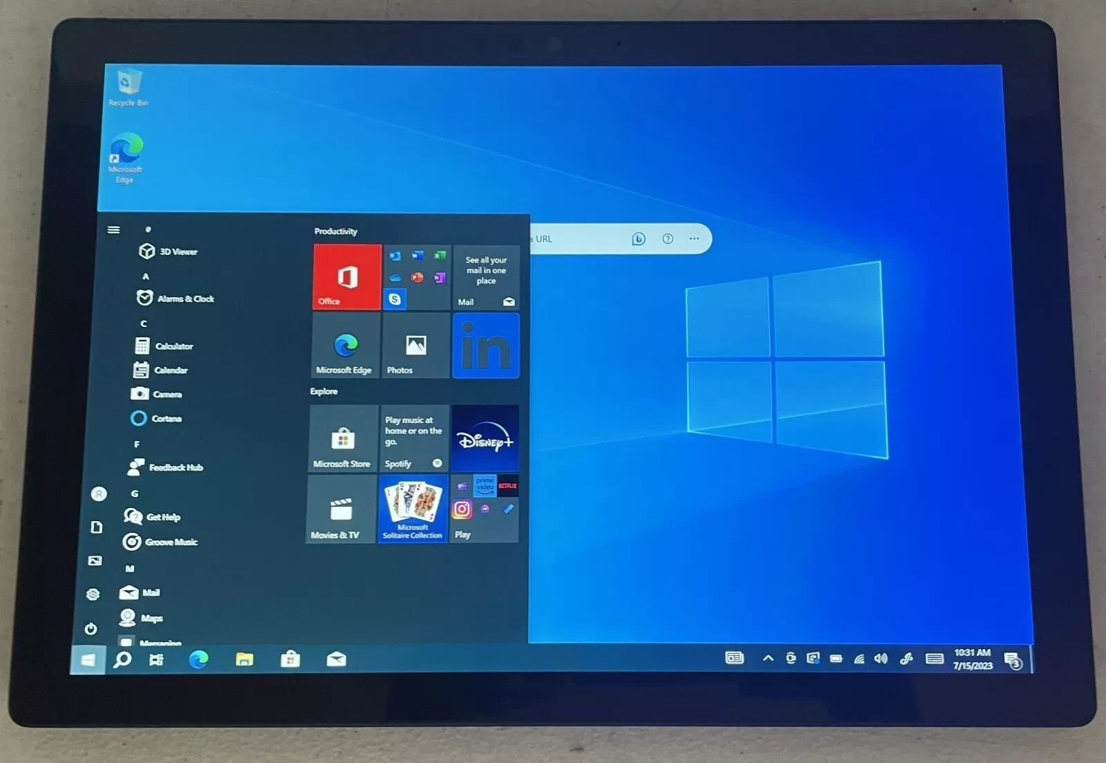 Lot 5: Microsoft Surface Pro 5 – 12.3″ Touch – M3-7Y30 – 4GB RAM – 128GB SSD