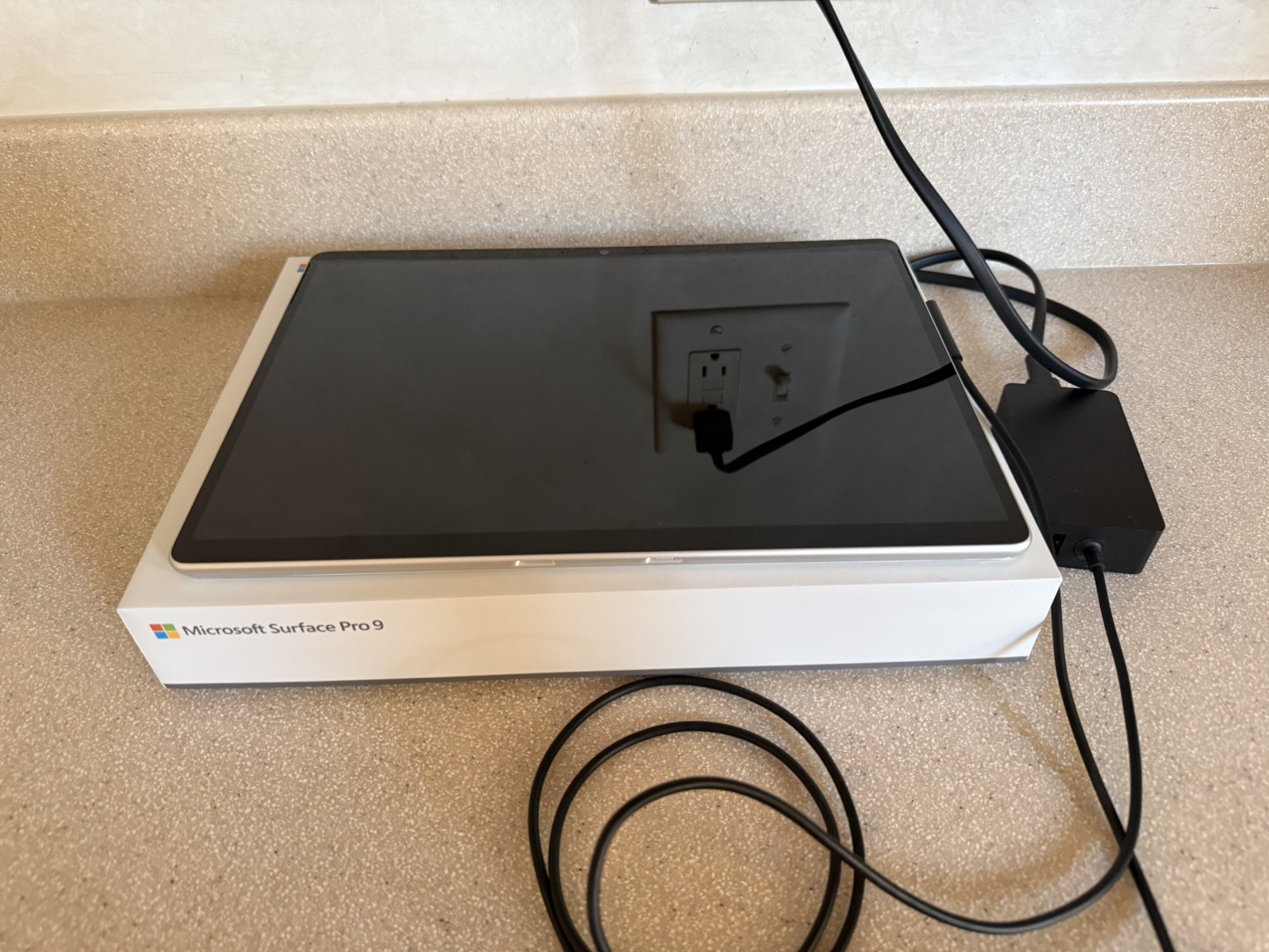 Microsoft Surface Pro 9 Core i5-1235U 8GB RAM 128GB Platinum