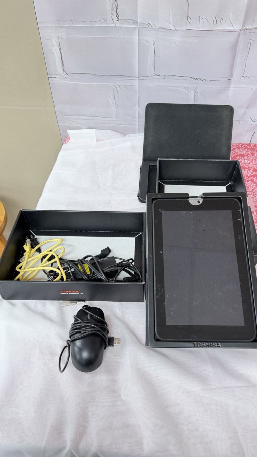 Toshiba Thrive AT105 -T1032 – Fast ship – USA Seller