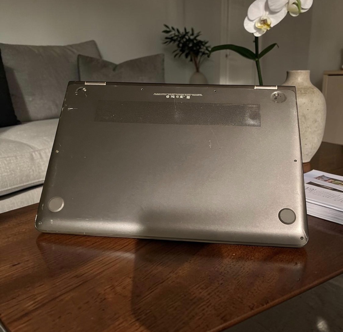 HP Spectre x360 15″ 2-in-1 4K Ultra HD Touch i7-7th Gen 16GB RAM AS-IS
