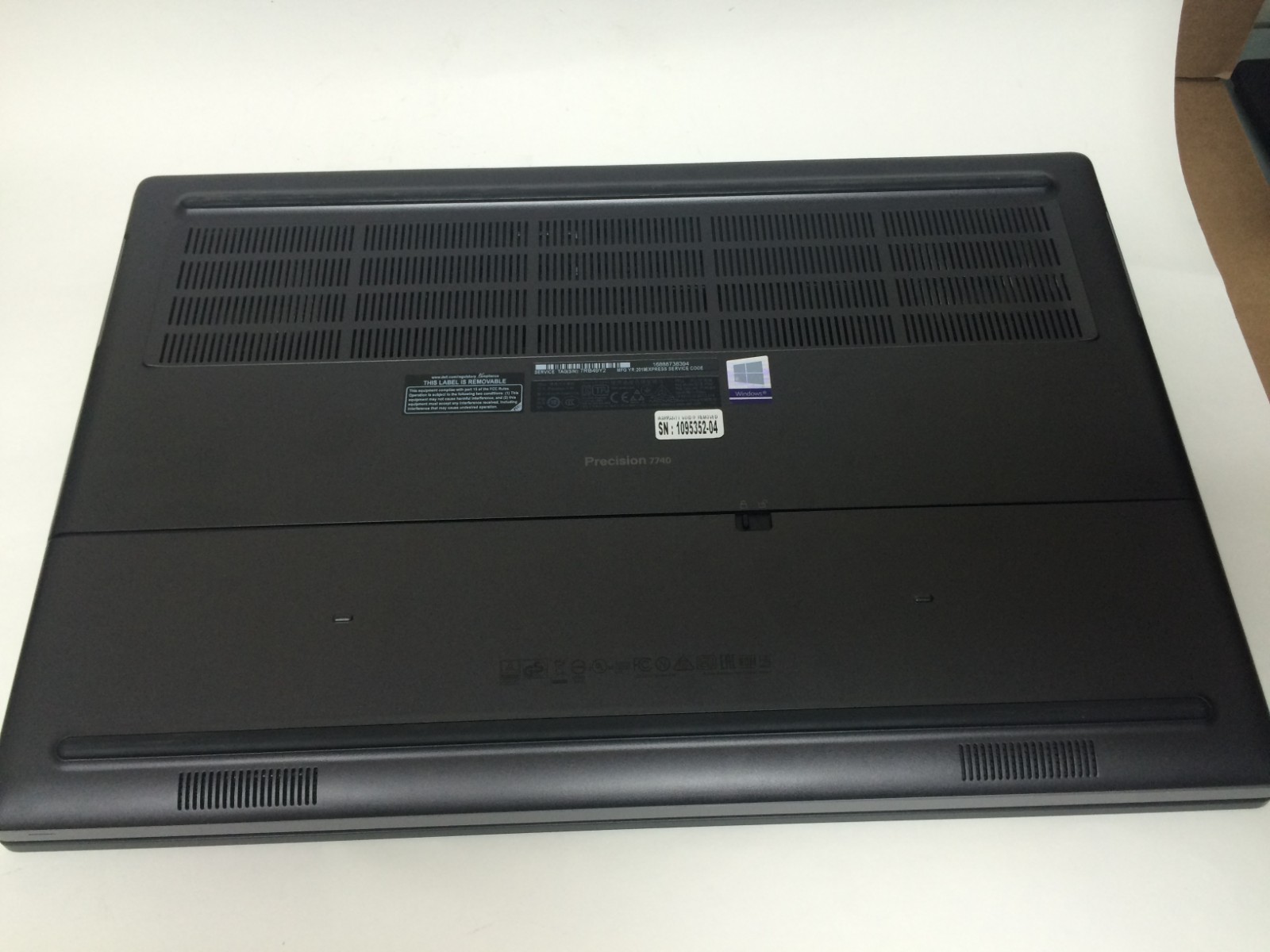 DELL Precision 7740 17.3″ i7-9750H 2.60 GHz 16 GB 256 NVME Excellent Battery