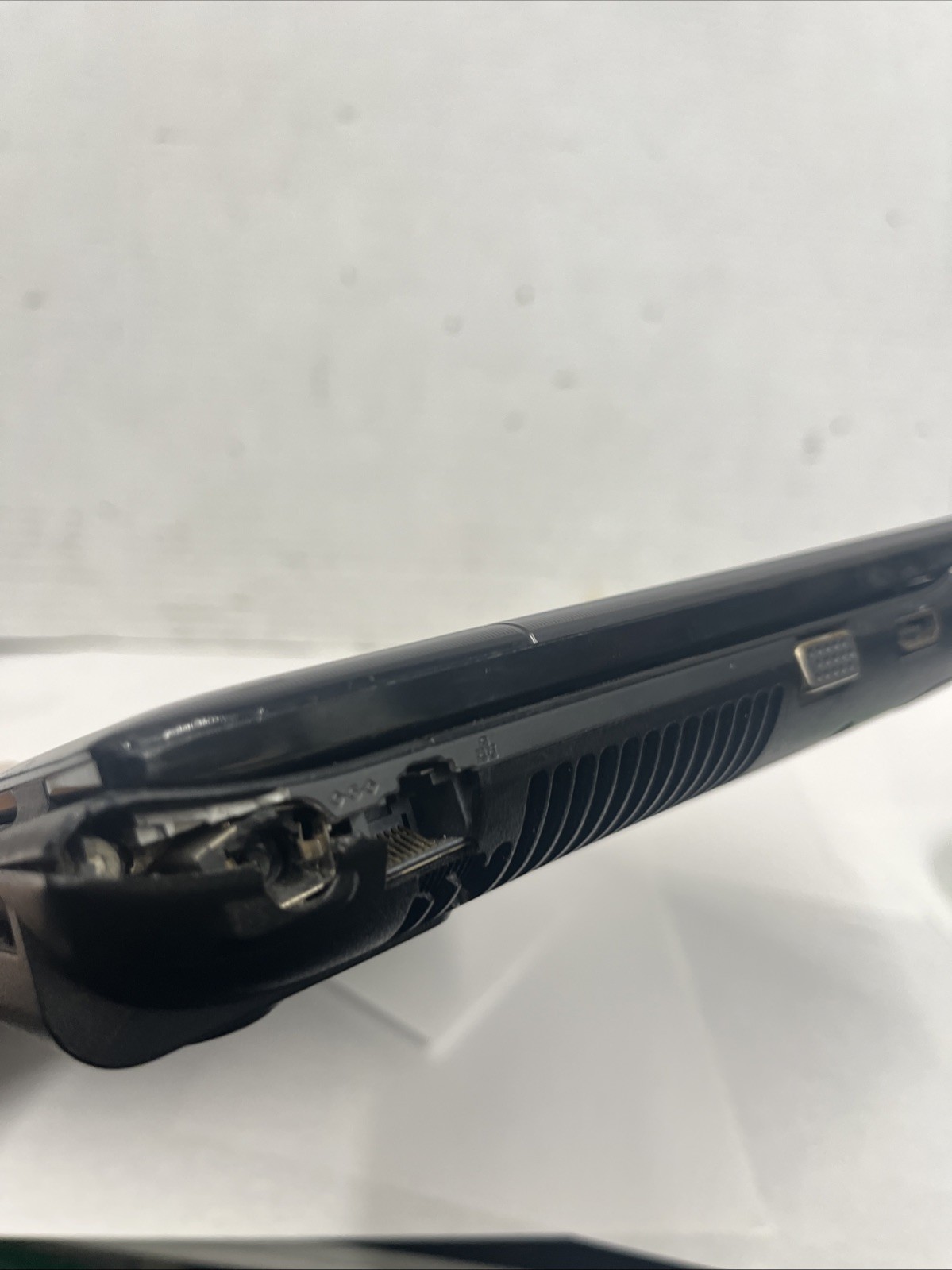 Samsung NP300E5A Intel i3-2310M 2.1GHz 4 GB NO HDD