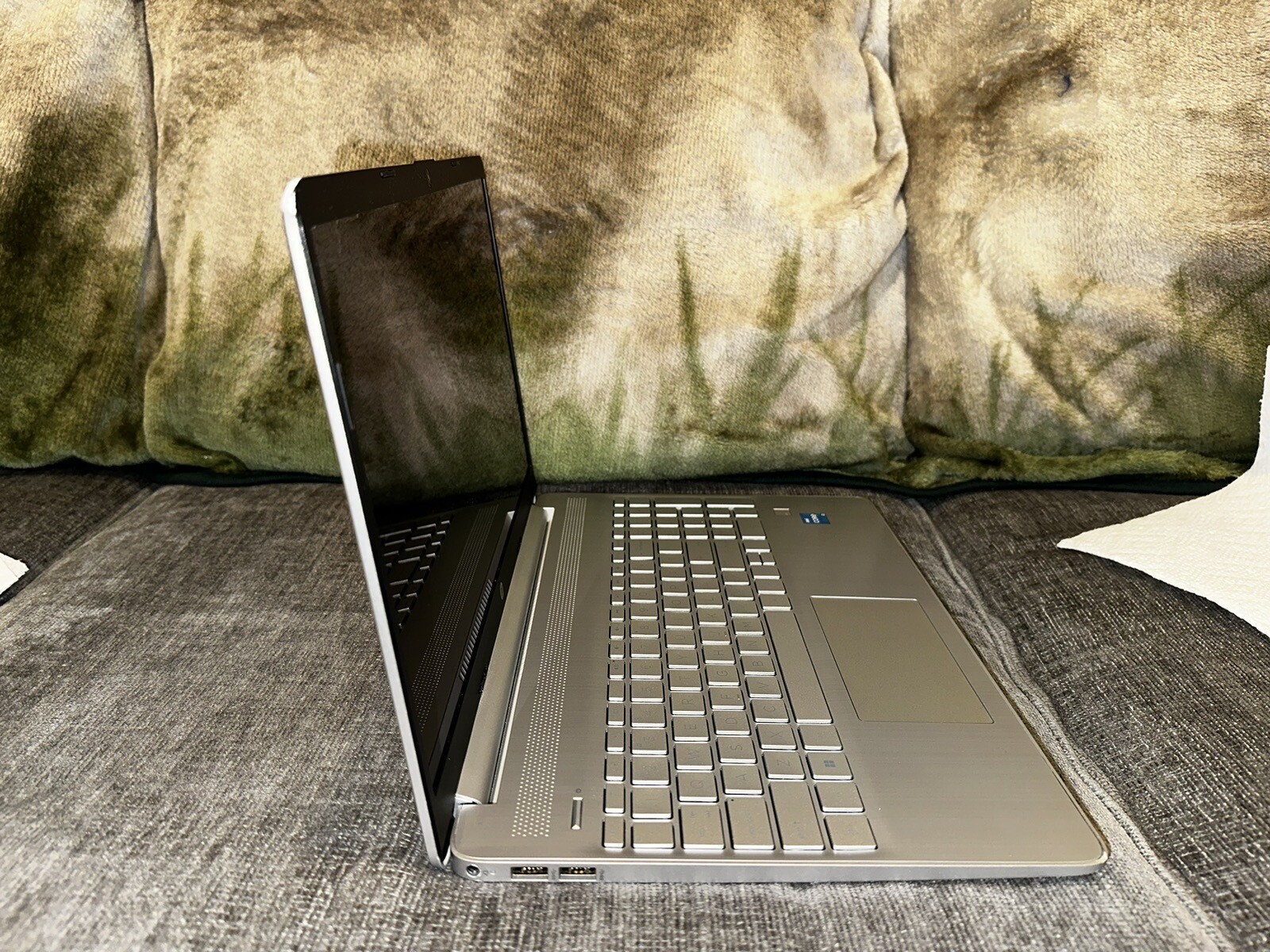 HP 15-DY2132WM 15.6 inch (256 GB, Intel Core i3 11th Gen., 3.00GHz, 8GB) Laptop