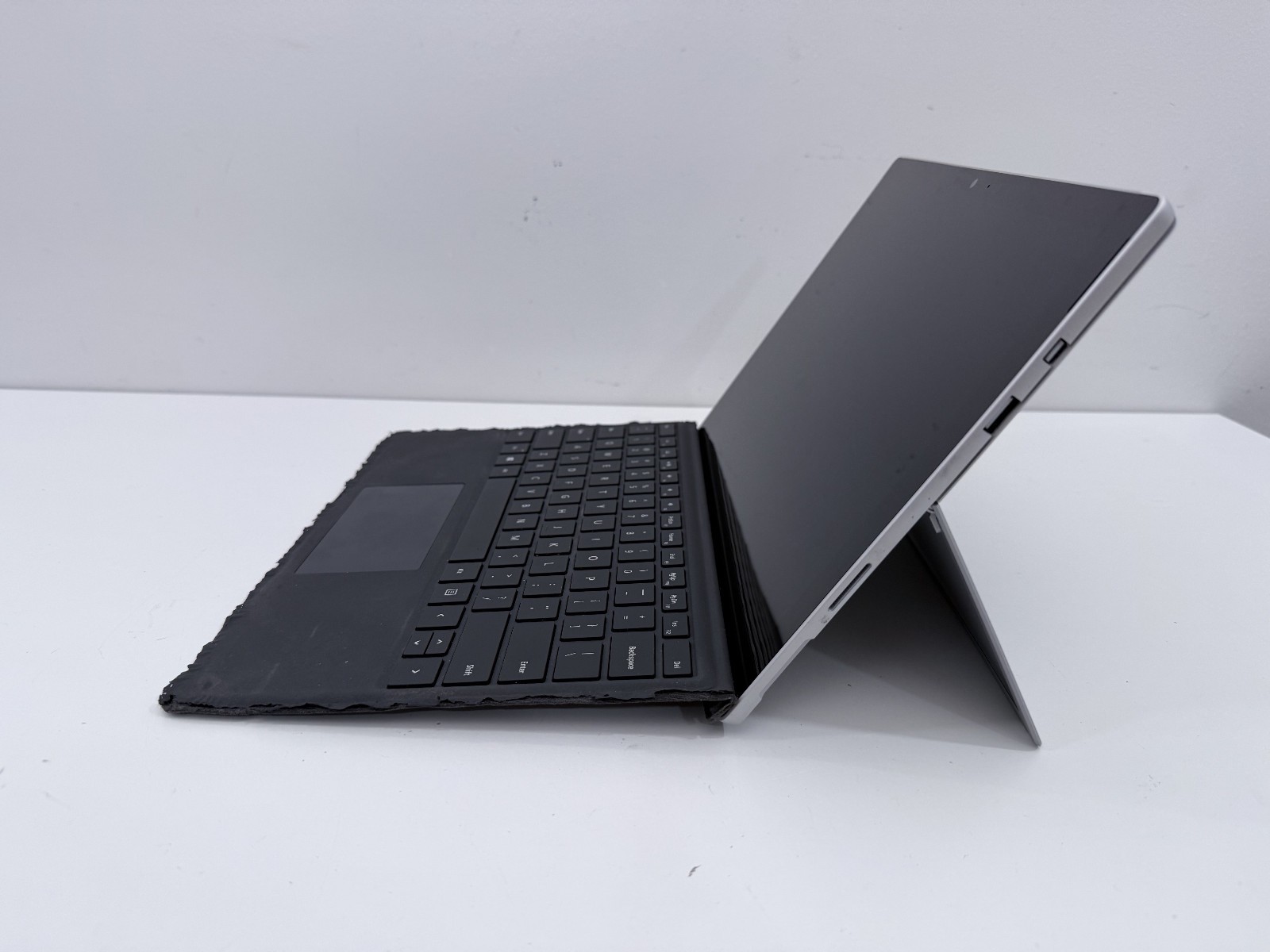 Microsoft Surface Pro 6 i7-8650U CPU @ 1.90GHz 16 GB RAM 512 GB Win 10 Pro