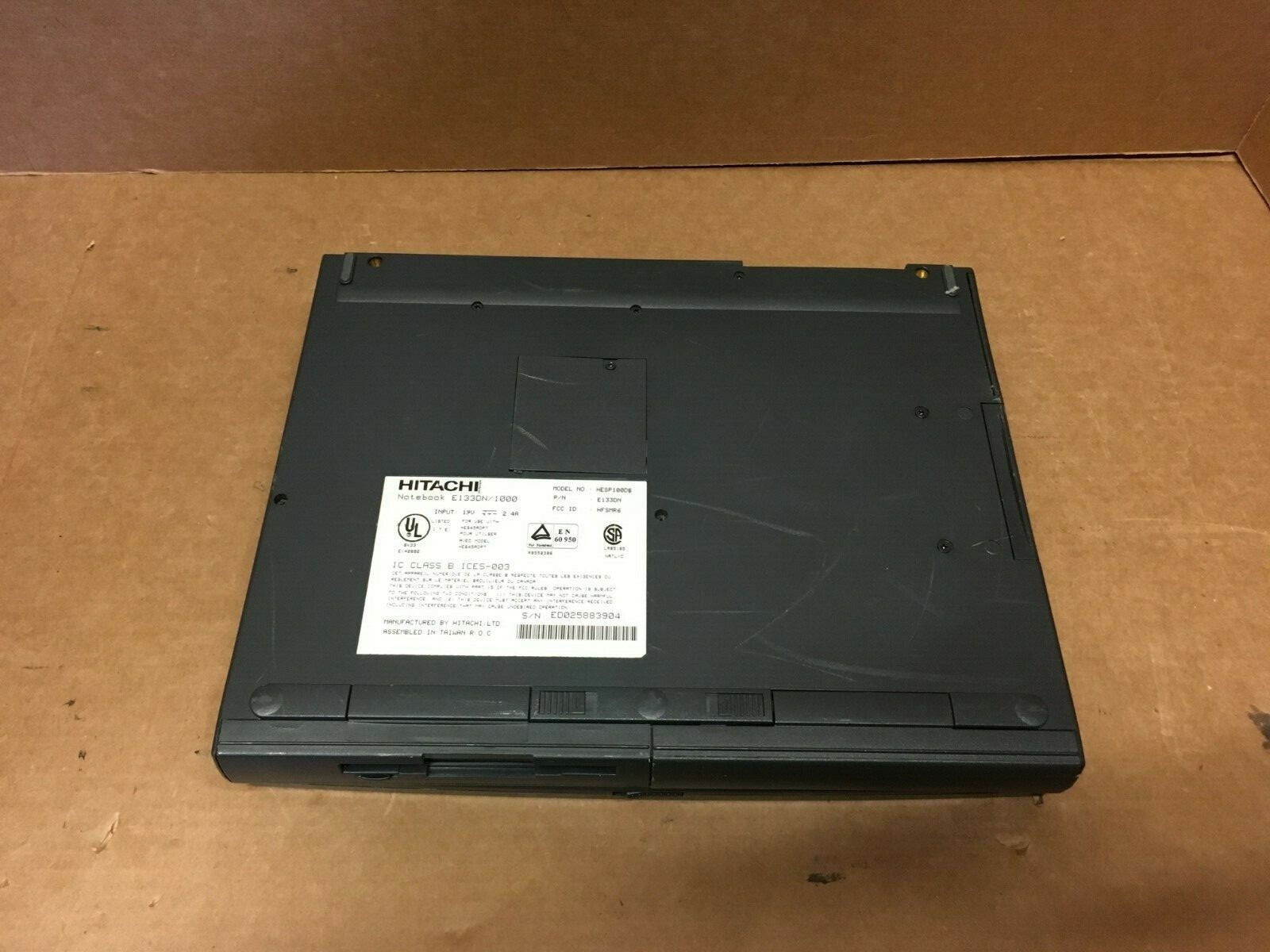 Hitachi Notebook Pentium I E133DN/1000 Dos windows 98 Laptop 16MB RAM 1GB HDD